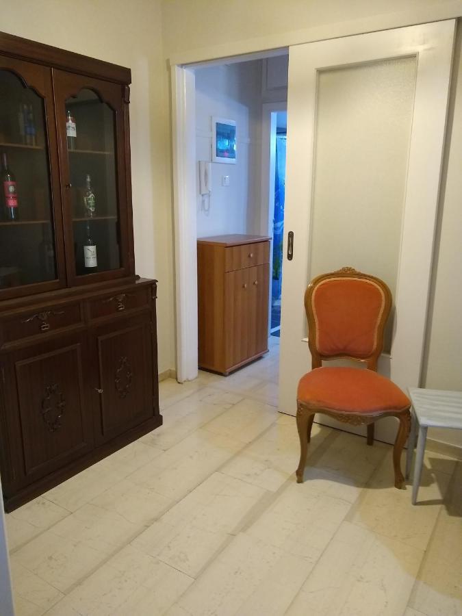 Acropolis Within 10 Minutes Walk! Classical Apartment And A Hostess At Your Side! Athènes Extérieur photo