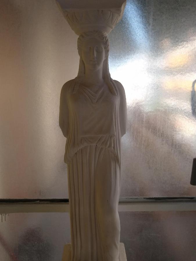 Acropolis Within 10 Minutes Walk! Classical Apartment And A Hostess At Your Side! Athènes Extérieur photo