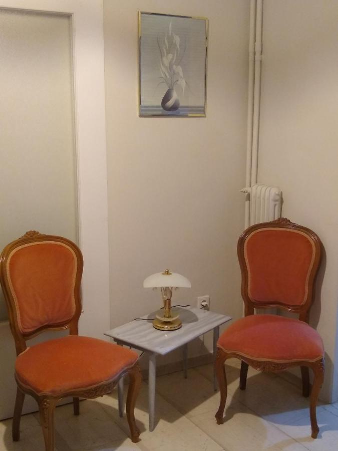Acropolis Within 10 Minutes Walk! Classical Apartment And A Hostess At Your Side! Athènes Extérieur photo